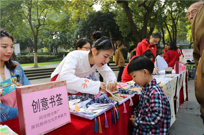 市機關(guān)事務(wù)管理局開展&ldquo;不忘初心 牢記使命&rdquo;黨員義工活動